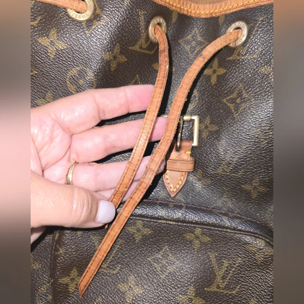 LOUIS VUITTON Montsouris MM Backpack Monogram Canvas - Picture 17 of 17